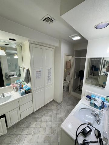 8163 N Armstrong, Clovis, CA 93619