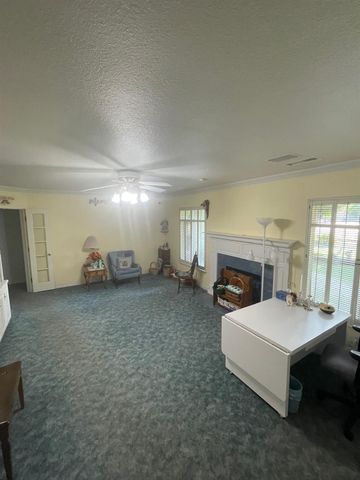 8163 N Armstrong, Clovis, CA 93619