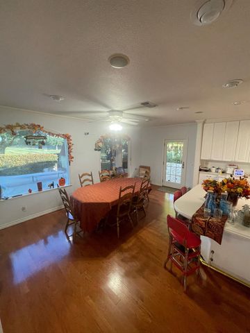 8163 N Armstrong, Clovis, CA 93619