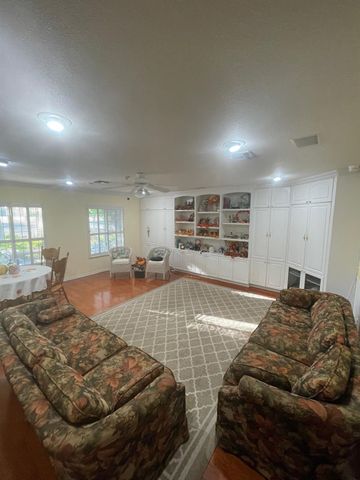 8163 N Armstrong, Clovis, CA 93619