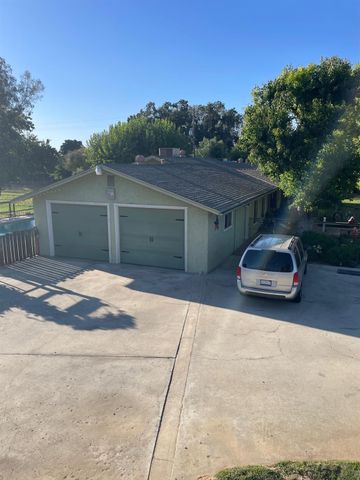 8163 N Armstrong, Clovis, CA 93619