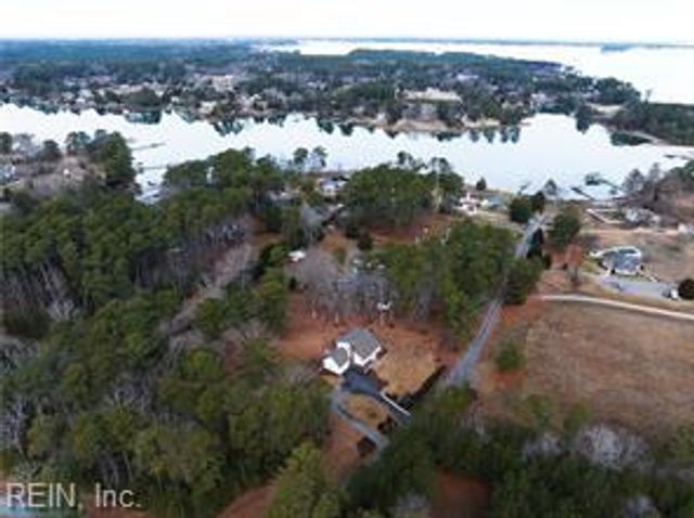 411 Hookemfair RD, Cobbs Creek, VA 23035