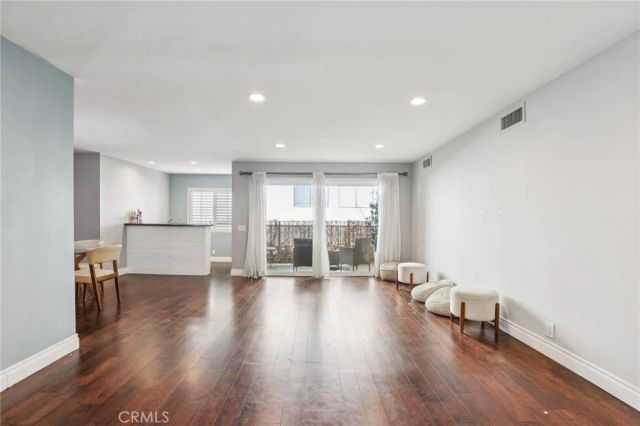 1121 N Olive Drive 211, West Hollywood, CA 90069