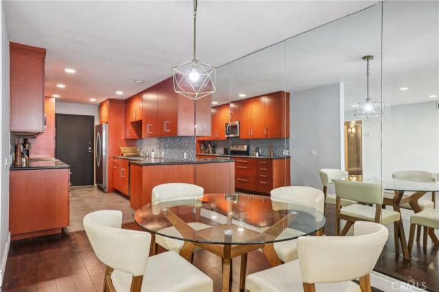 1121 N Olive Drive 211, West Hollywood, CA 90069