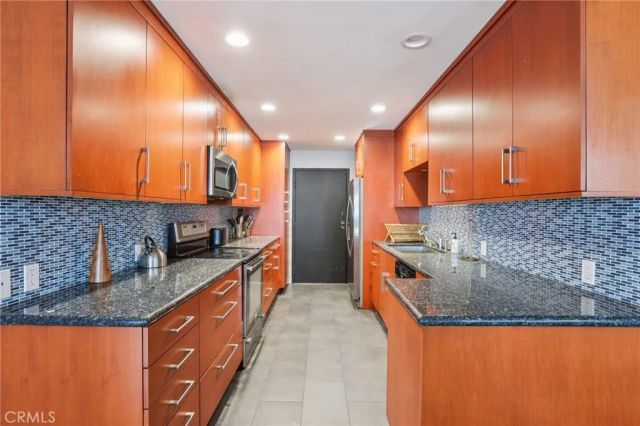 1121 N Olive Drive 211, West Hollywood, CA 90069