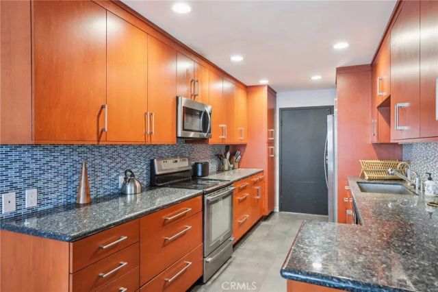 1121 N Olive Drive 211, West Hollywood, CA 90069