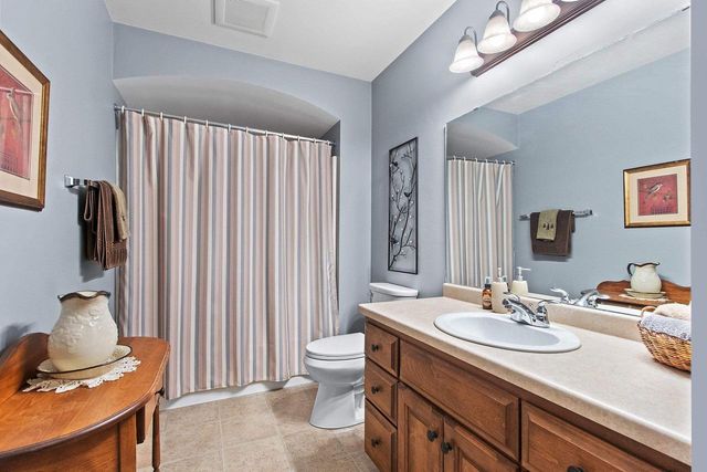 1105 FAVERSHAM WAY, Green Bay, WI 54313