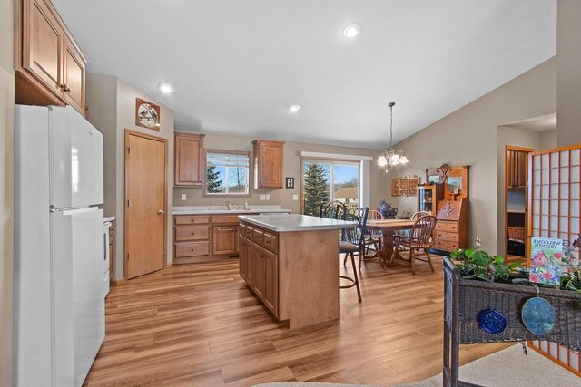 1105 FAVERSHAM WAY, Green Bay, WI 54313