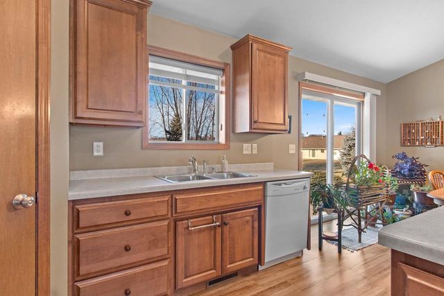 1105 FAVERSHAM WAY, Green Bay, WI 54313