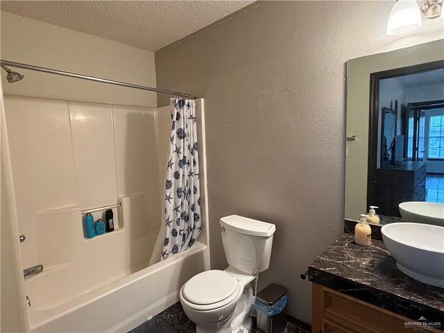 2724 Vanessa Avenue, Mcallen, TX 78503