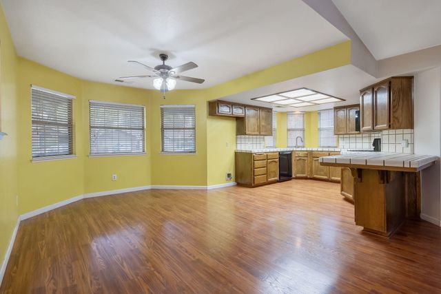 1279 Lincoln Street, Tulare, CA 93274