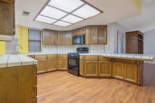 1279 Lincoln Street, Tulare, CA 93274