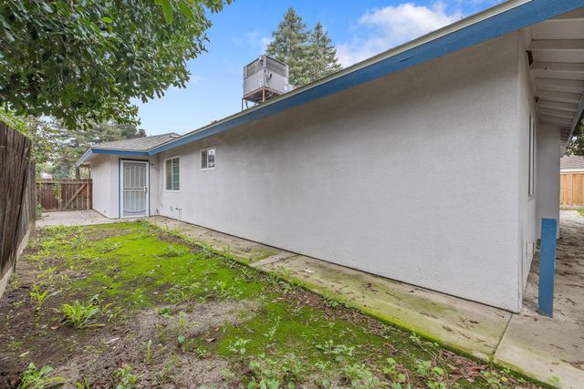 1279 Lincoln Street, Tulare, CA 93274