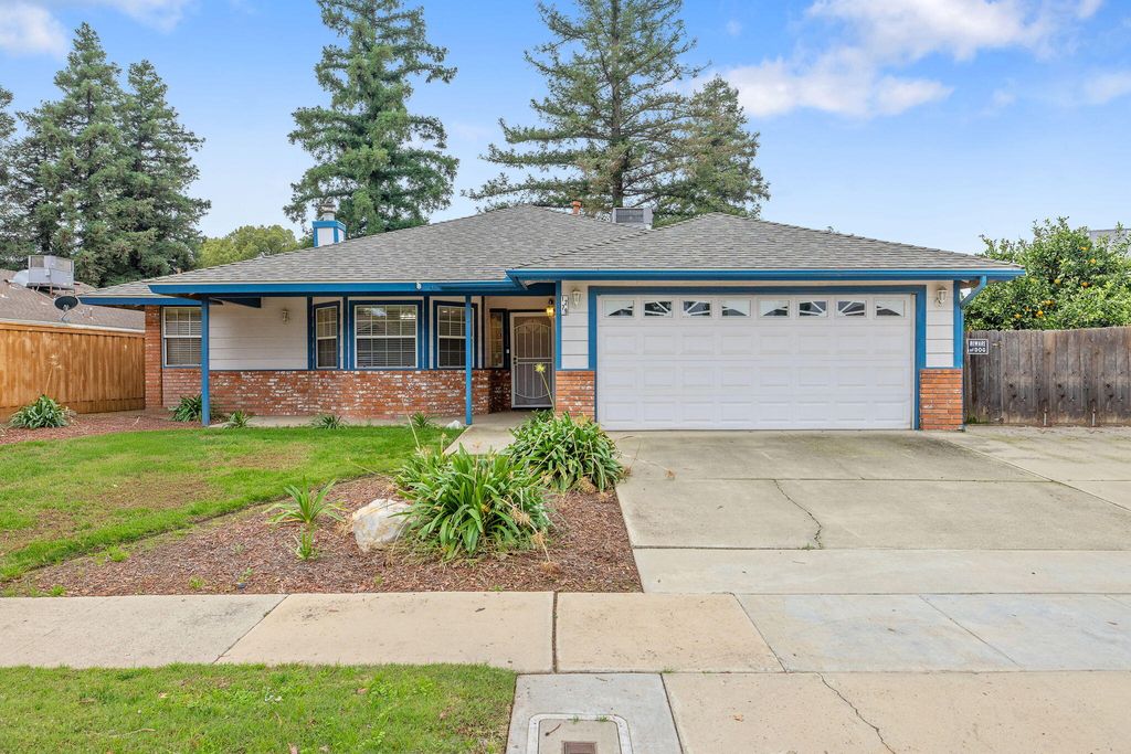 1279 Lincoln Street, Tulare, CA 93274