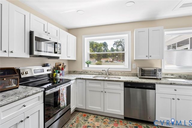 565 Rochelle Rd, Richmond, VA 23238