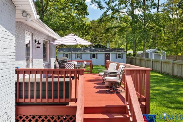 565 Rochelle Rd, Richmond, VA 23238