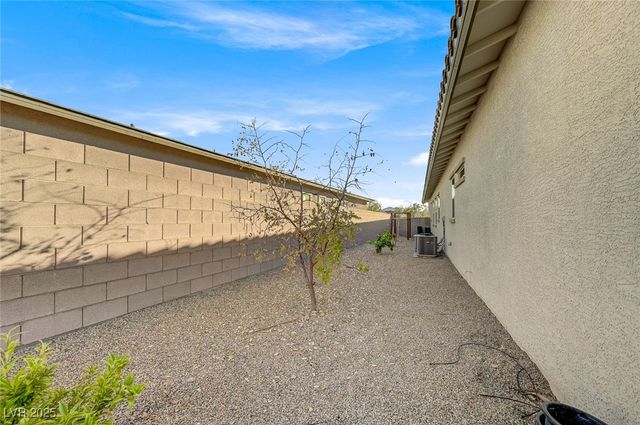 342 Lady Bird Avenue, Henderson, NV 89011