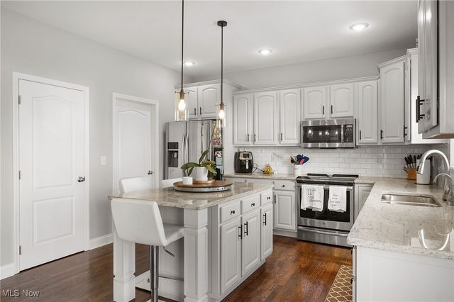 742 Brookside Circle, Avon Lake, OH 44012