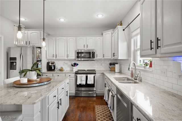 742 Brookside Circle, Avon Lake, OH 44012