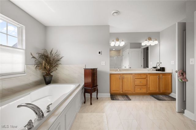 742 Brookside Circle, Avon Lake, OH 44012