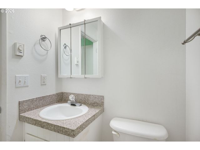 13600 Ne 18th St 26, Vancouver, WA 98684