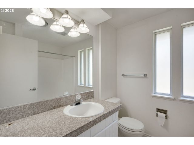 13600 Ne 18th St 26, Vancouver, WA 98684