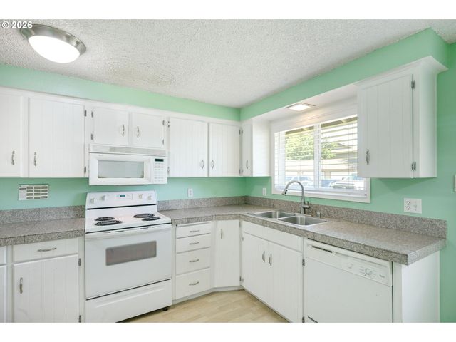 13600 Ne 18th St 26, Vancouver, WA 98684