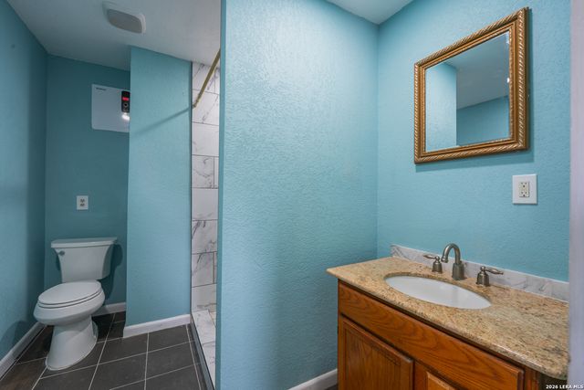 1002 RIVER OAK DR, Seguin, TX 78155