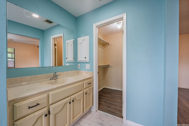 1002 RIVER OAK DR, Seguin, TX 78155