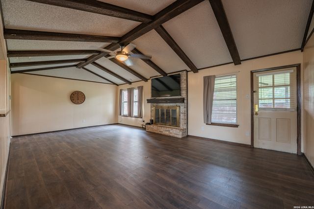 1002 RIVER OAK DR, Seguin, TX 78155