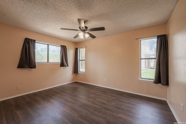 1002 RIVER OAK DR, Seguin, TX 78155