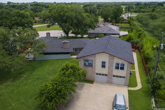 1002 RIVER OAK DR, Seguin, TX 78155