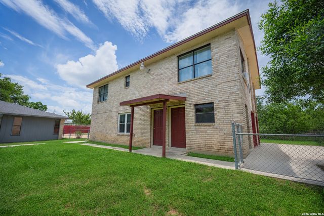 1002 RIVER OAK DR, Seguin, TX 78155