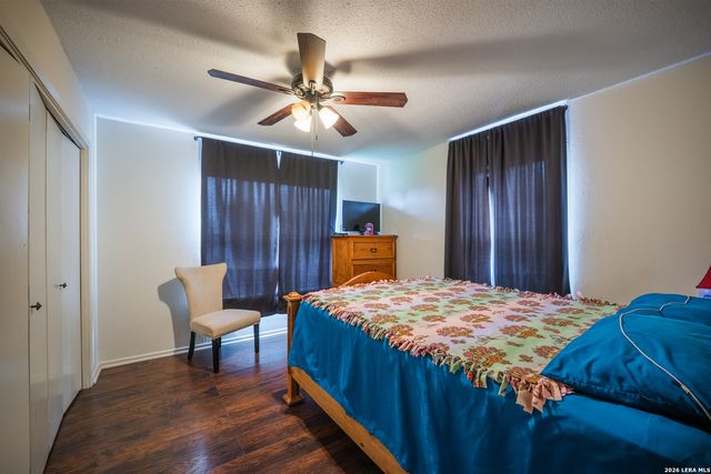 1002 RIVER OAK DR, Seguin, TX 78155