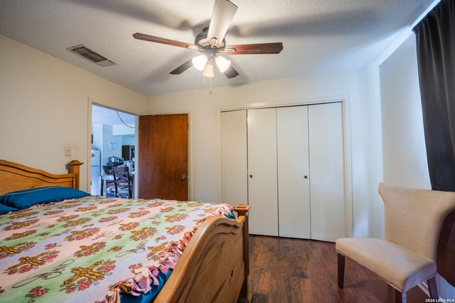1002 RIVER OAK DR, Seguin, TX 78155