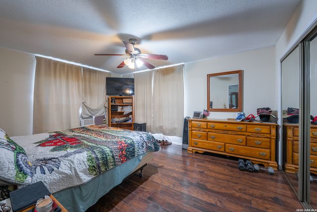 1002 RIVER OAK DR, Seguin, TX 78155