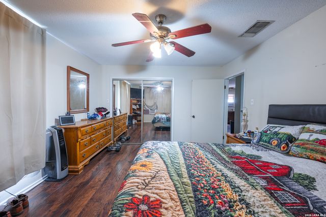 1002 RIVER OAK DR, Seguin, TX 78155