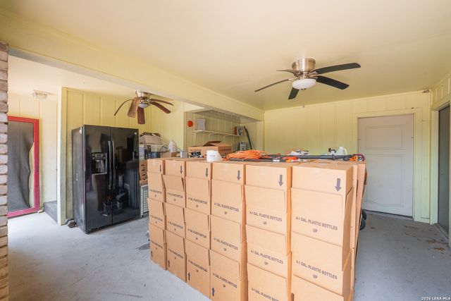 1002 RIVER OAK DR, Seguin, TX 78155