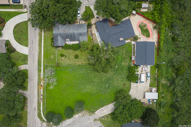 1002 RIVER OAK DR, Seguin, TX 78155