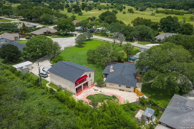 1002 RIVER OAK DR, Seguin, TX 78155