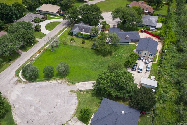 1002 RIVER OAK DR, Seguin, TX 78155