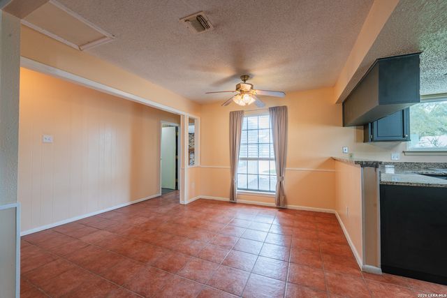 1002 RIVER OAK DR, Seguin, TX 78155