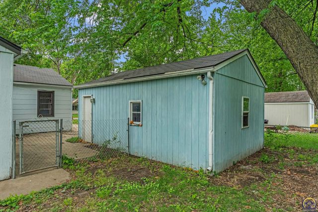 2121 SW Jewell AVE, Topeka, KS 66611