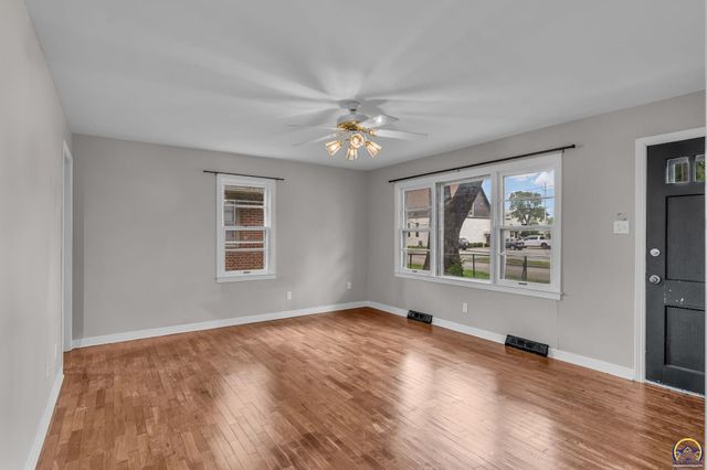 2121 SW Jewell AVE, Topeka, KS 66611