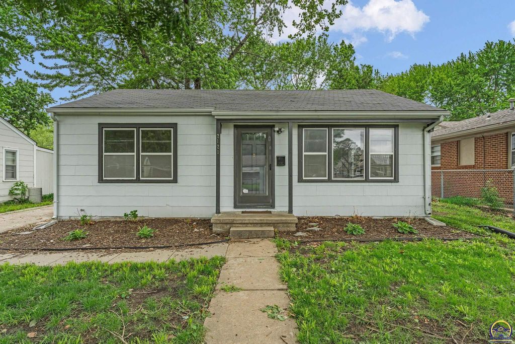 2121 SW Jewell AVE, Topeka, KS 66611