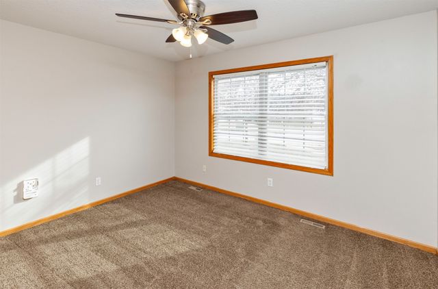 2536 Riverwoods Avenue, Des Moines, IA 50320