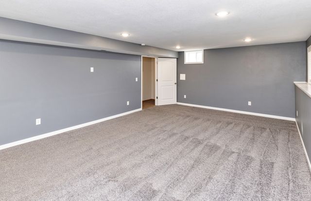 2536 Riverwoods Avenue, Des Moines, IA 50320