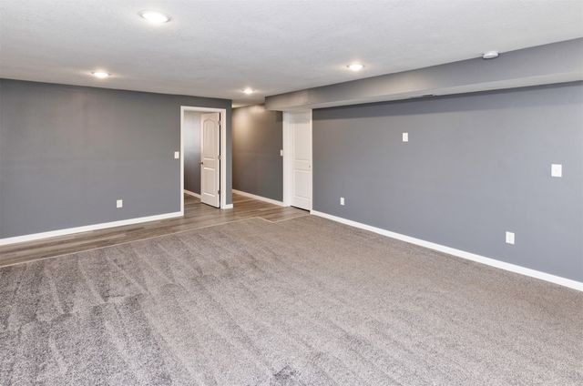 2536 Riverwoods Avenue, Des Moines, IA 50320