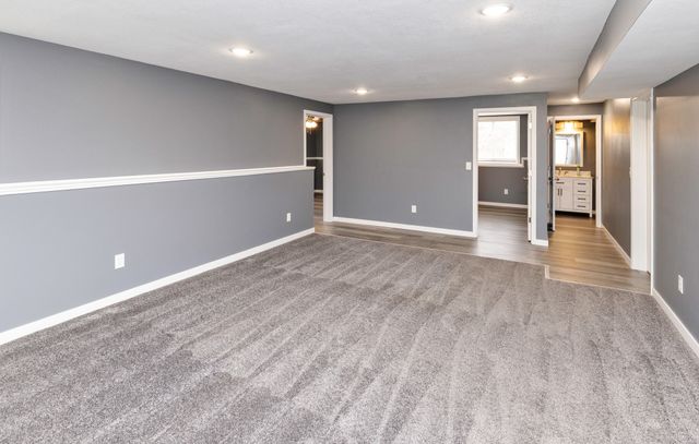 2536 Riverwoods Avenue, Des Moines, IA 50320