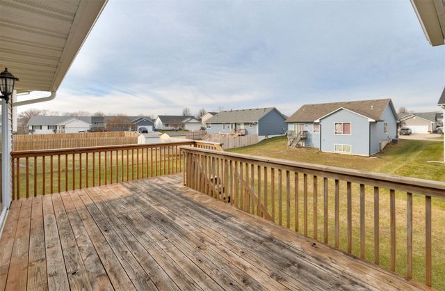 2536 Riverwoods Avenue, Des Moines, IA 50320